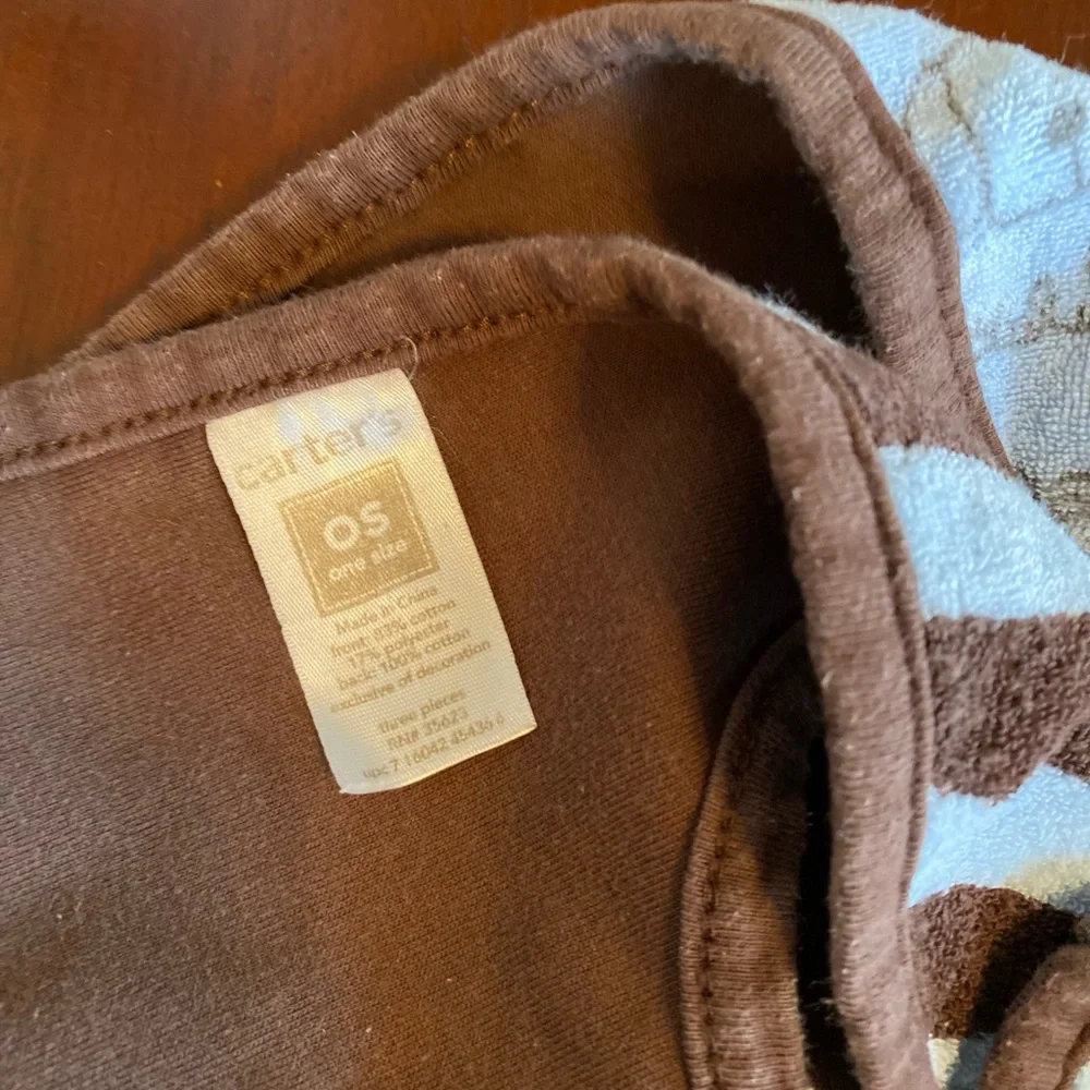 🧩4/$20 Carters set of 2 Bibs 🐶